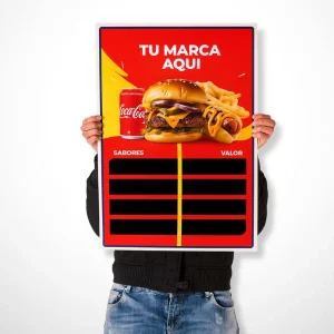 Persona sosteniendo un afiche publicitario de comida rápida con espacio para personalizar la marca y los precios.